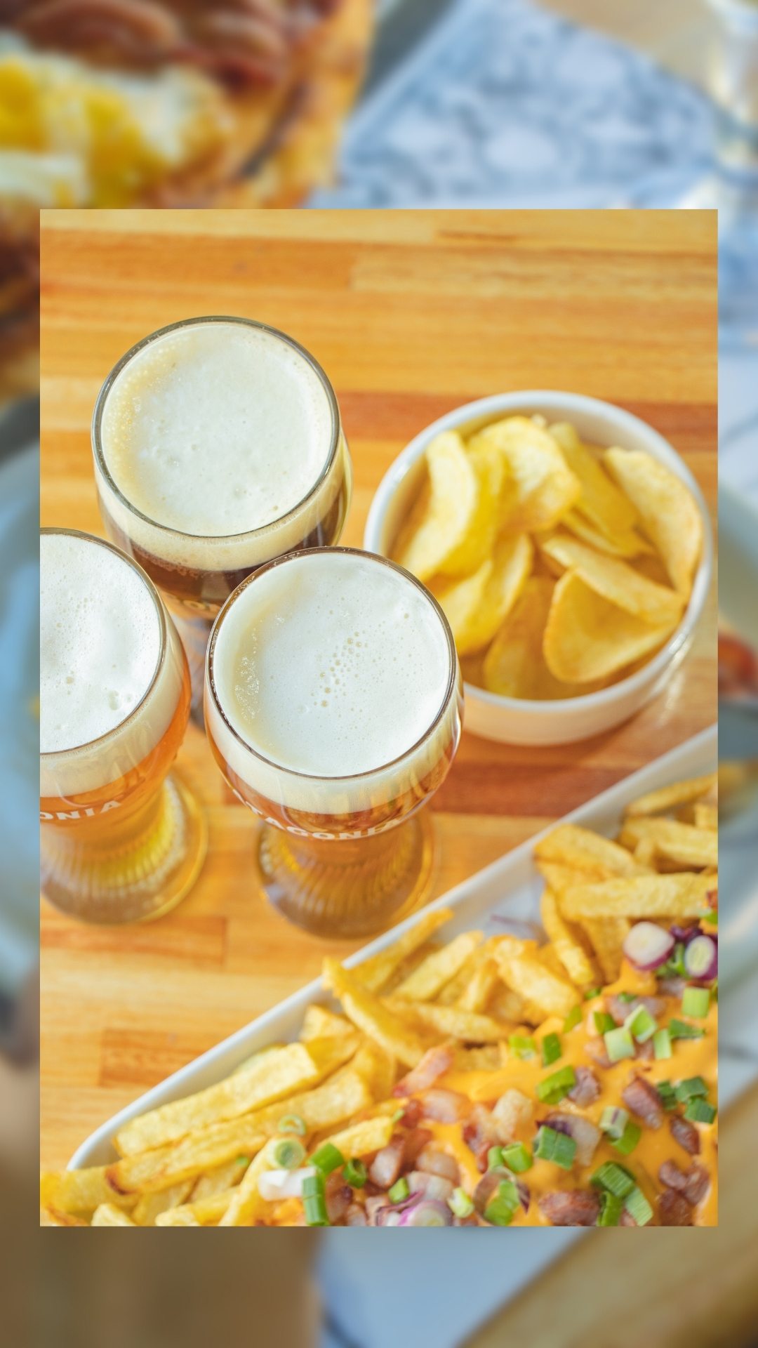 Foto de cerveza y botanas